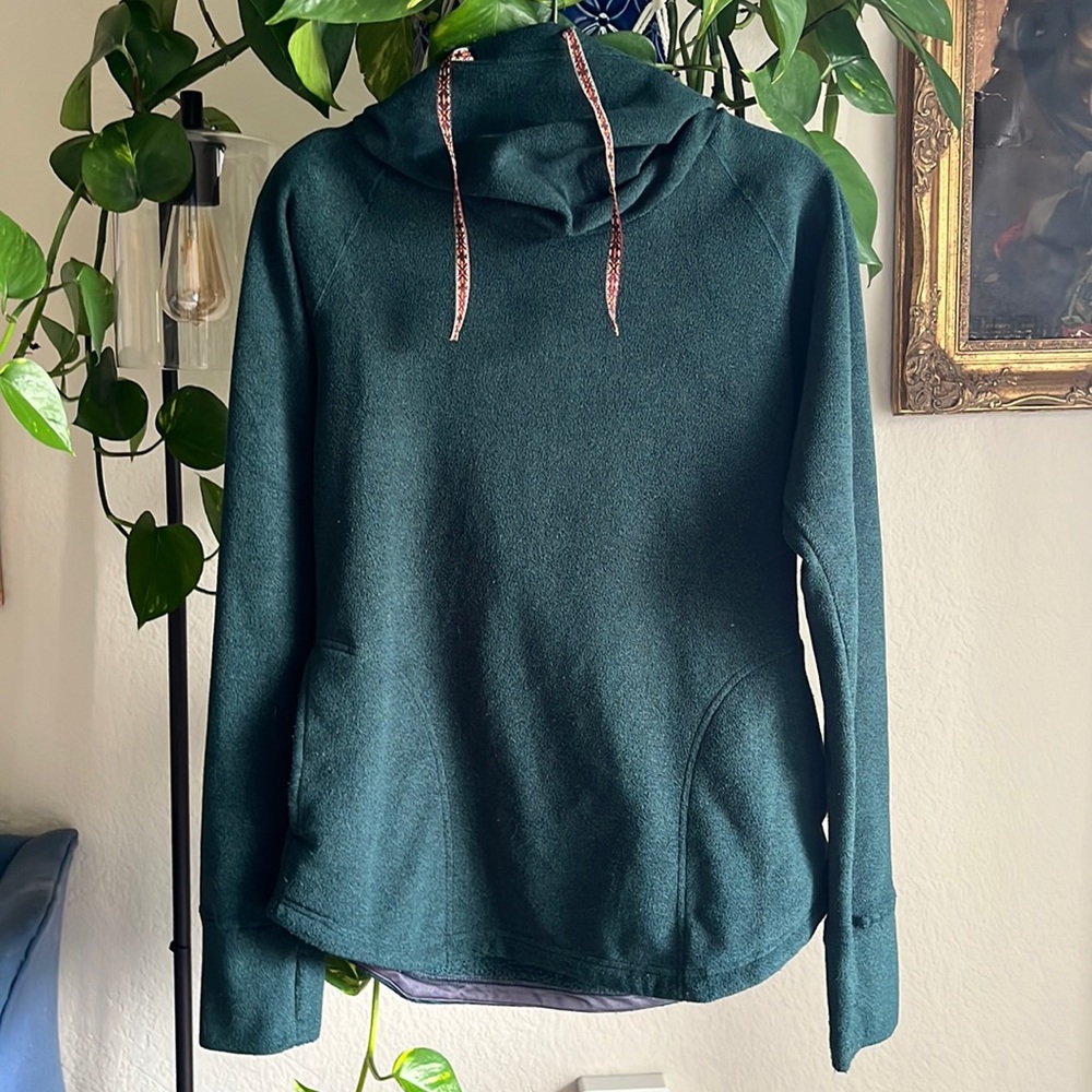 •Sherpa Adventure Gear pullover fleece MD•